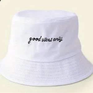 GOOD VIBES ONLY WHITE BUCKET HAT